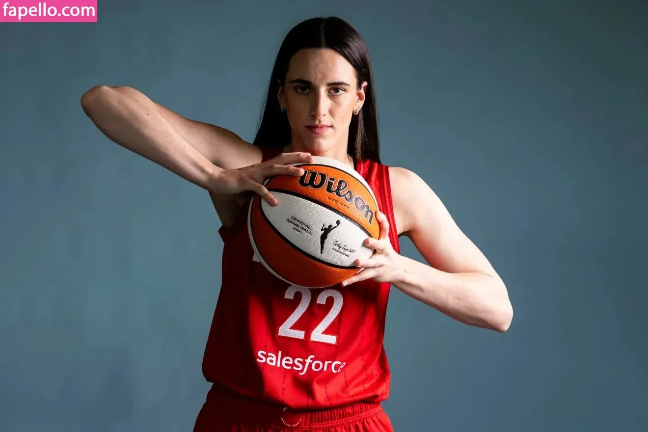 caitlinclark22 / heluvstikax Onlyfans Photo Gallery 