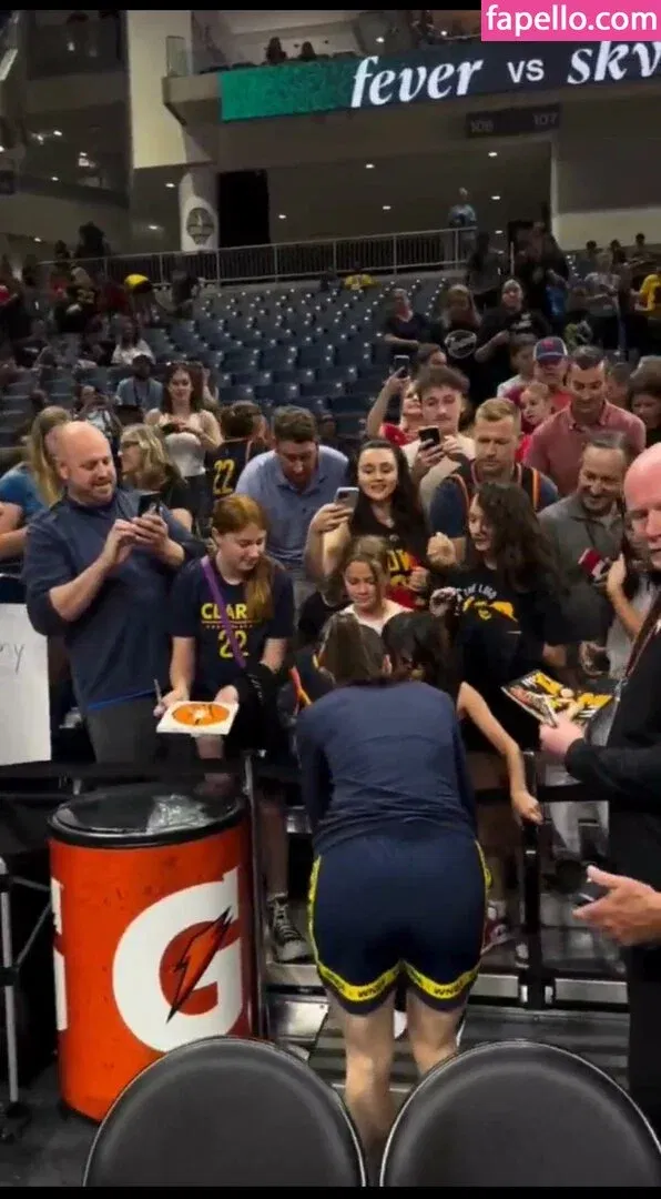 caitlinclark22 / heluvstikax Onlyfans Photo Gallery 