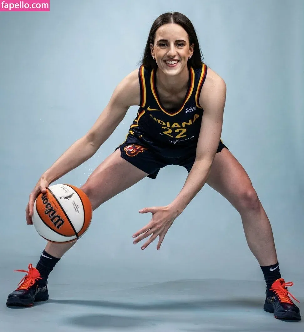 caitlinclark22 / heluvstikax Onlyfans Photo Gallery 