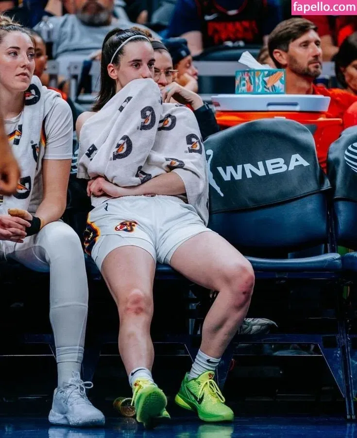 caitlinclark22 / heluvstikax Onlyfans Photo Gallery 