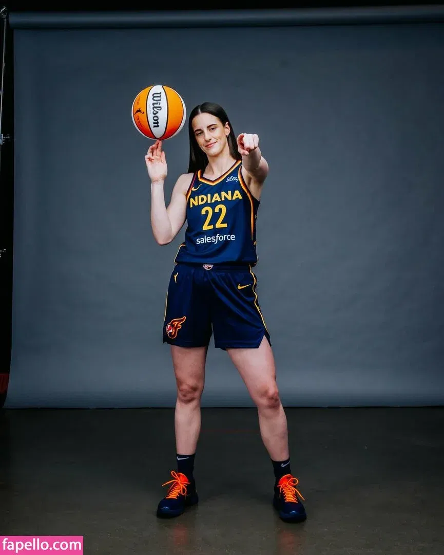 caitlinclark22 / heluvstikax Onlyfans Photo Gallery 