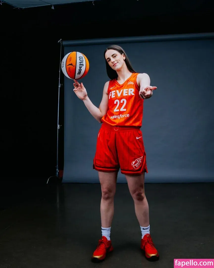 caitlinclark22 / heluvstikax Onlyfans Photo Gallery 