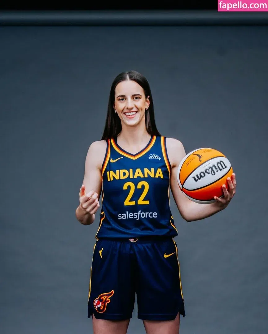 caitlinclark22 / heluvstikax Onlyfans Photo Gallery 