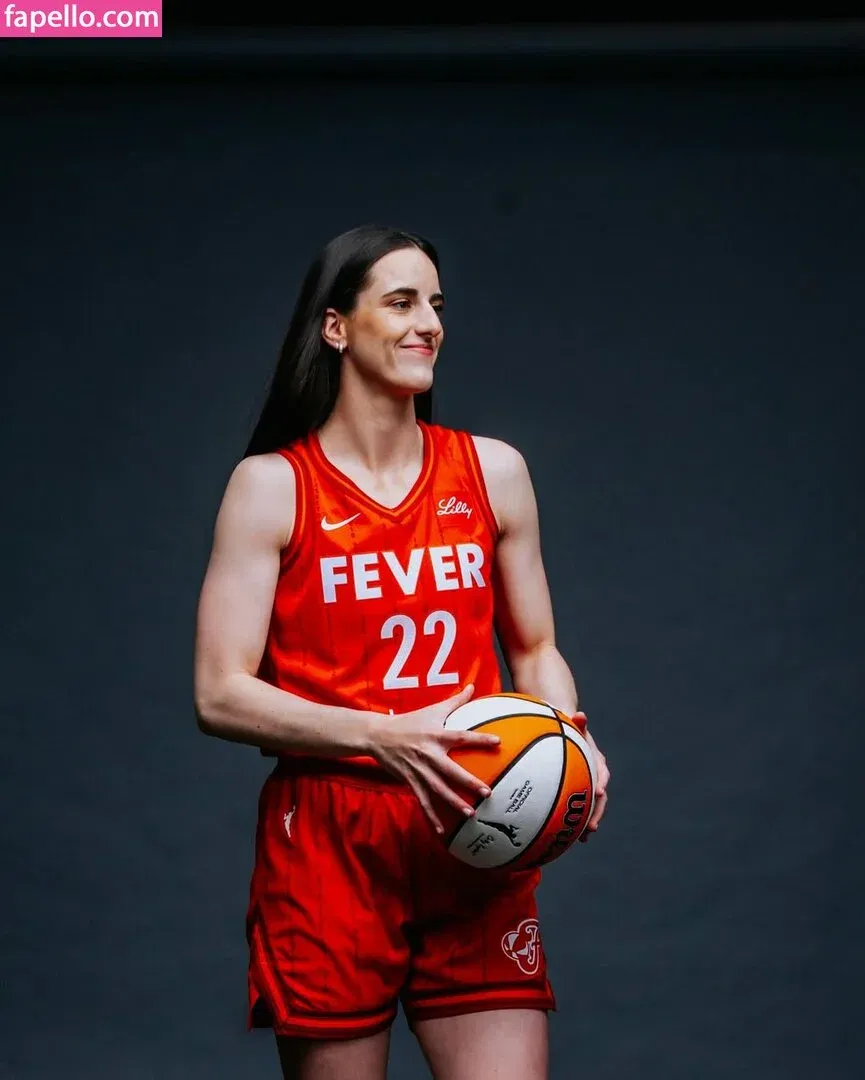 caitlinclark22 / heluvstikax Onlyfans Photo Gallery 