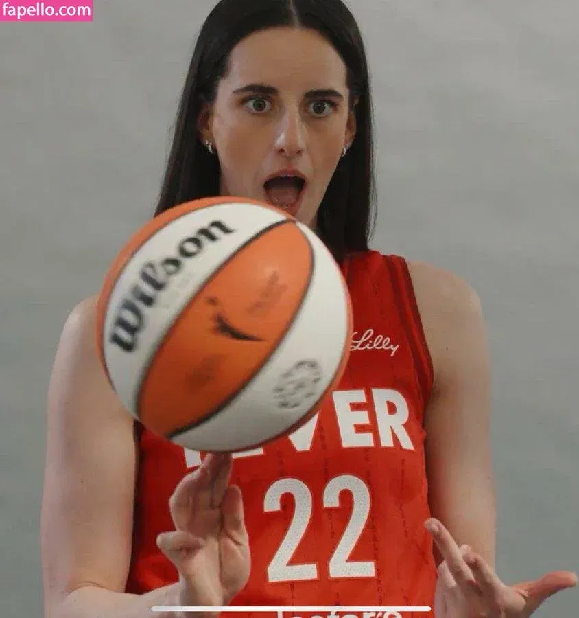 caitlinclark22 / heluvstikax Onlyfans Photo Gallery 