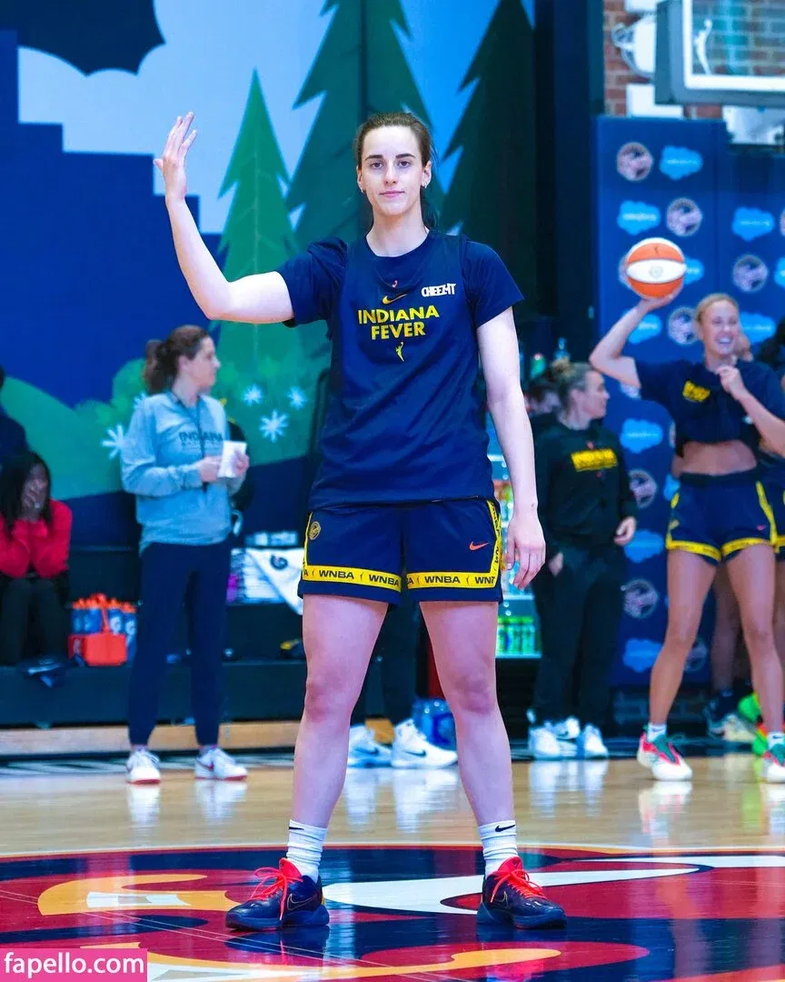 caitlinclark22 / heluvstikax Onlyfans Photo Gallery 