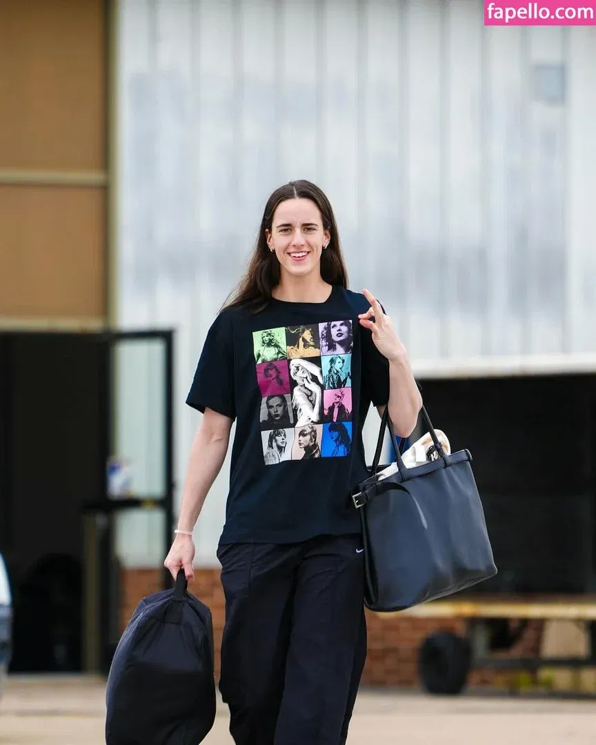 caitlinclark22 / heluvstikax Onlyfans Photo Gallery 