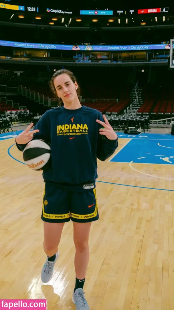 caitlinclark22 / heluvstikax Onlyfans Photo Gallery 