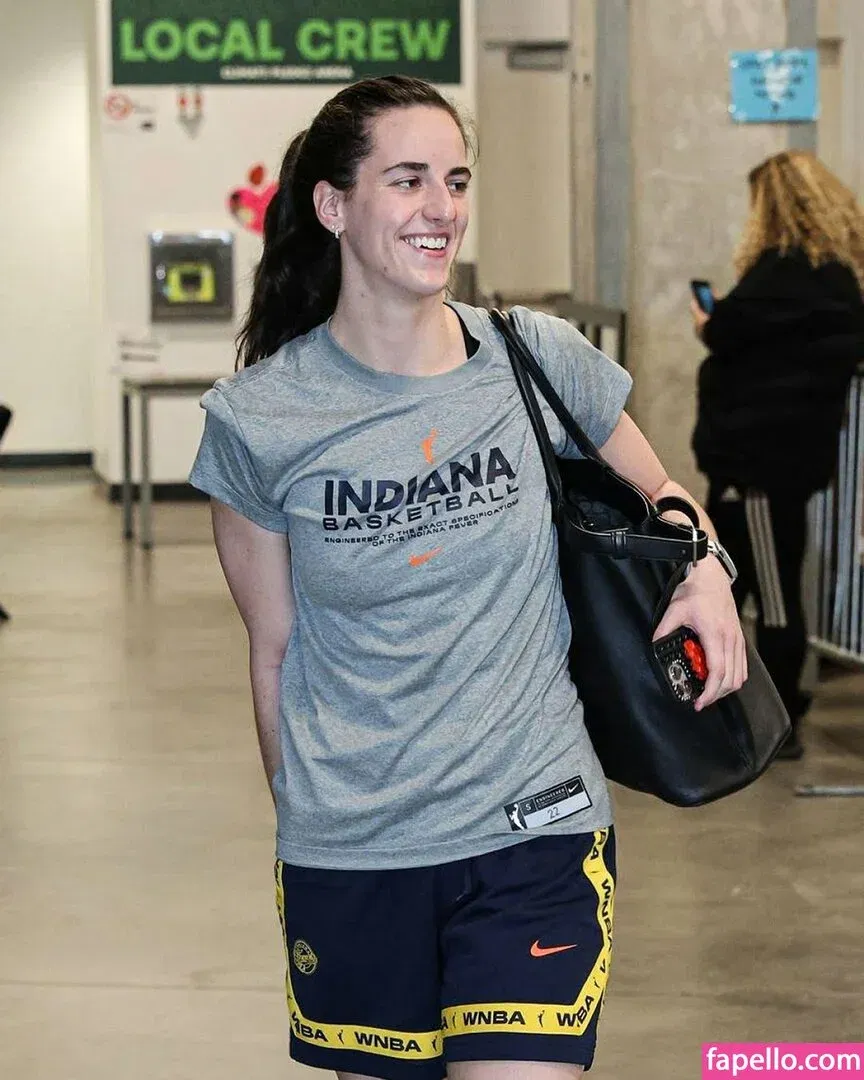 caitlinclark22 / heluvstikax Onlyfans Photo Gallery 