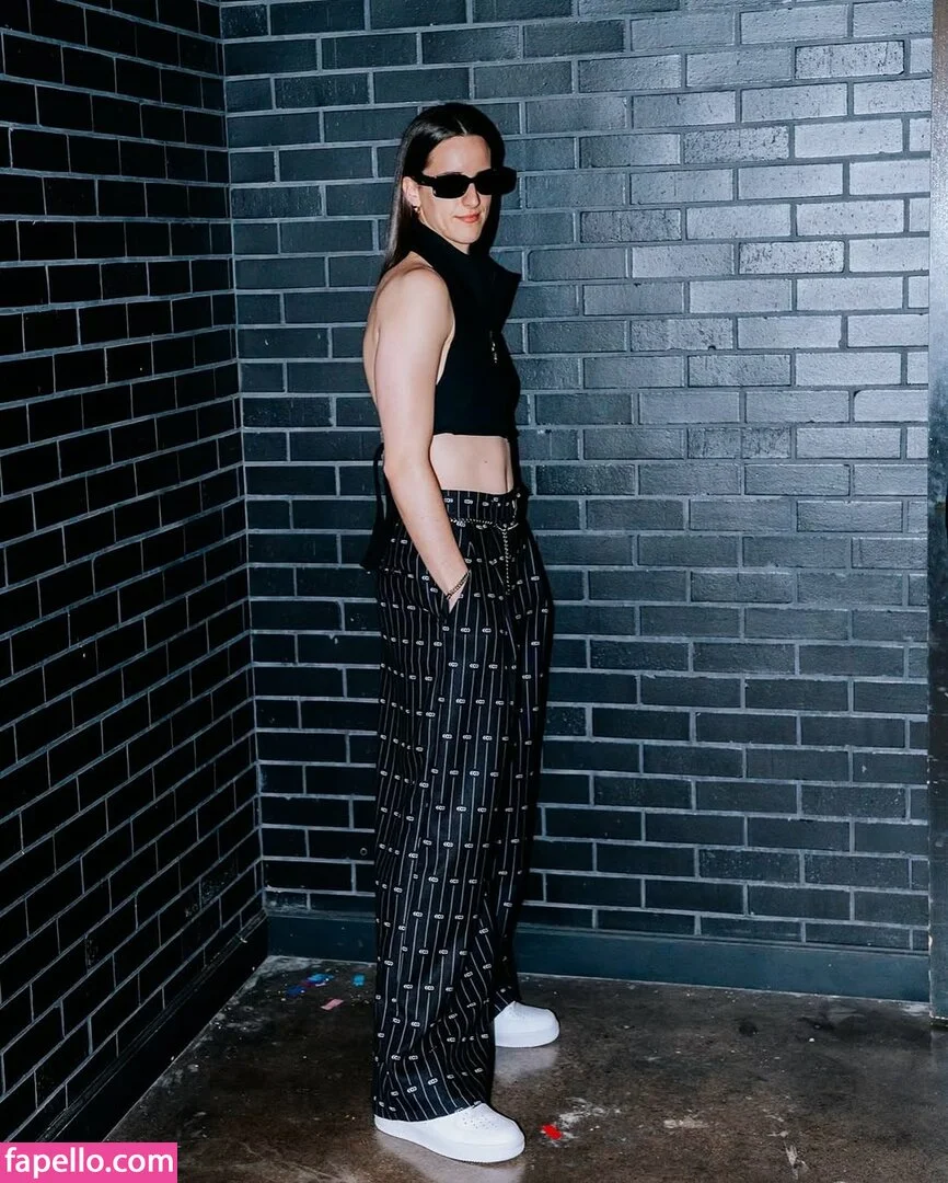 caitlinclark22 / heluvstikax Onlyfans Photo Gallery 