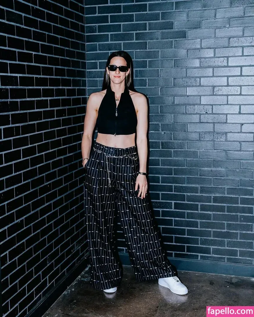 caitlinclark22 / heluvstikax Onlyfans Photo Gallery 