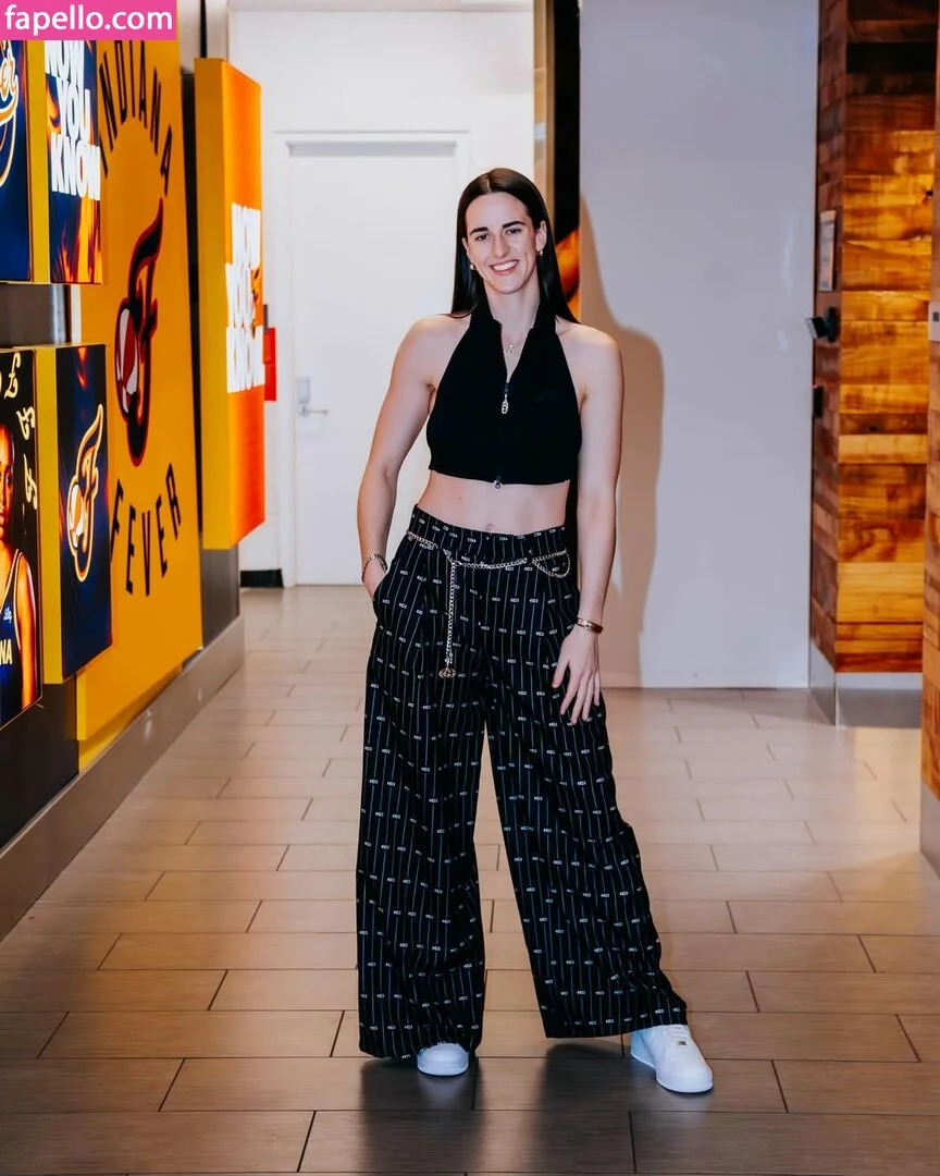 caitlinclark22 / heluvstikax Onlyfans Photo Gallery 