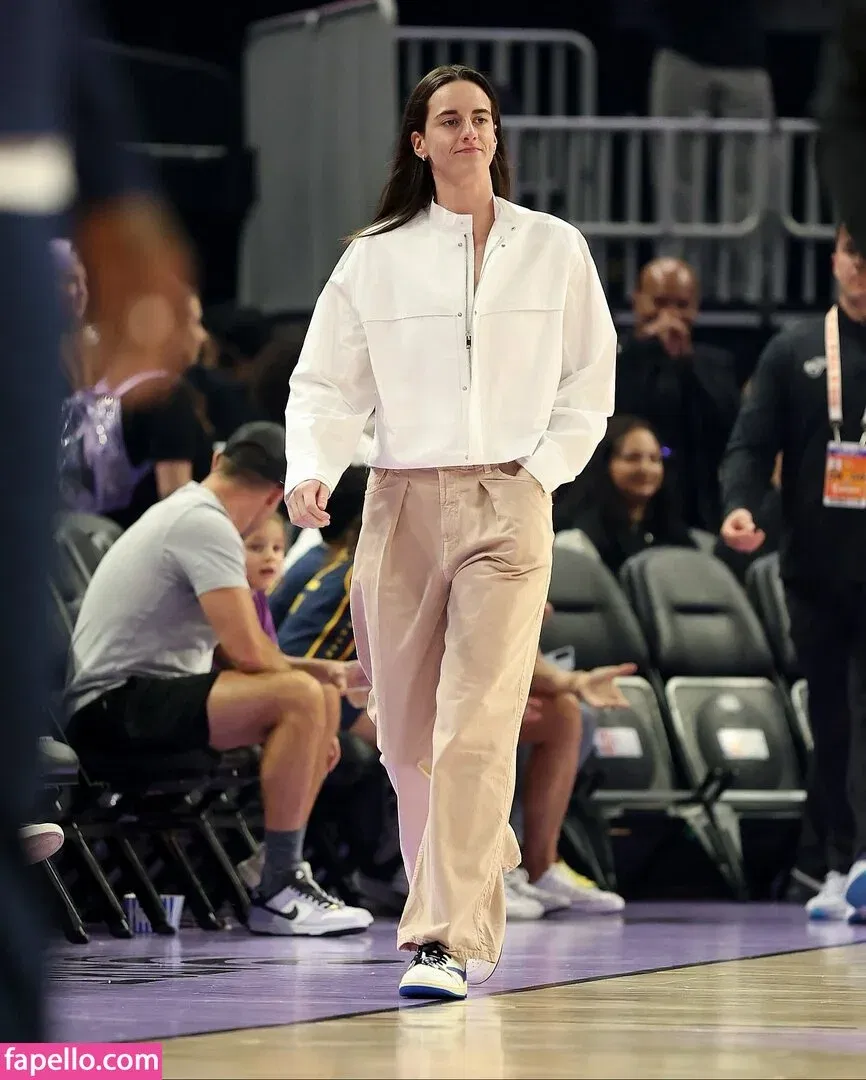 caitlinclark22 / heluvstikax Onlyfans Photo Gallery 