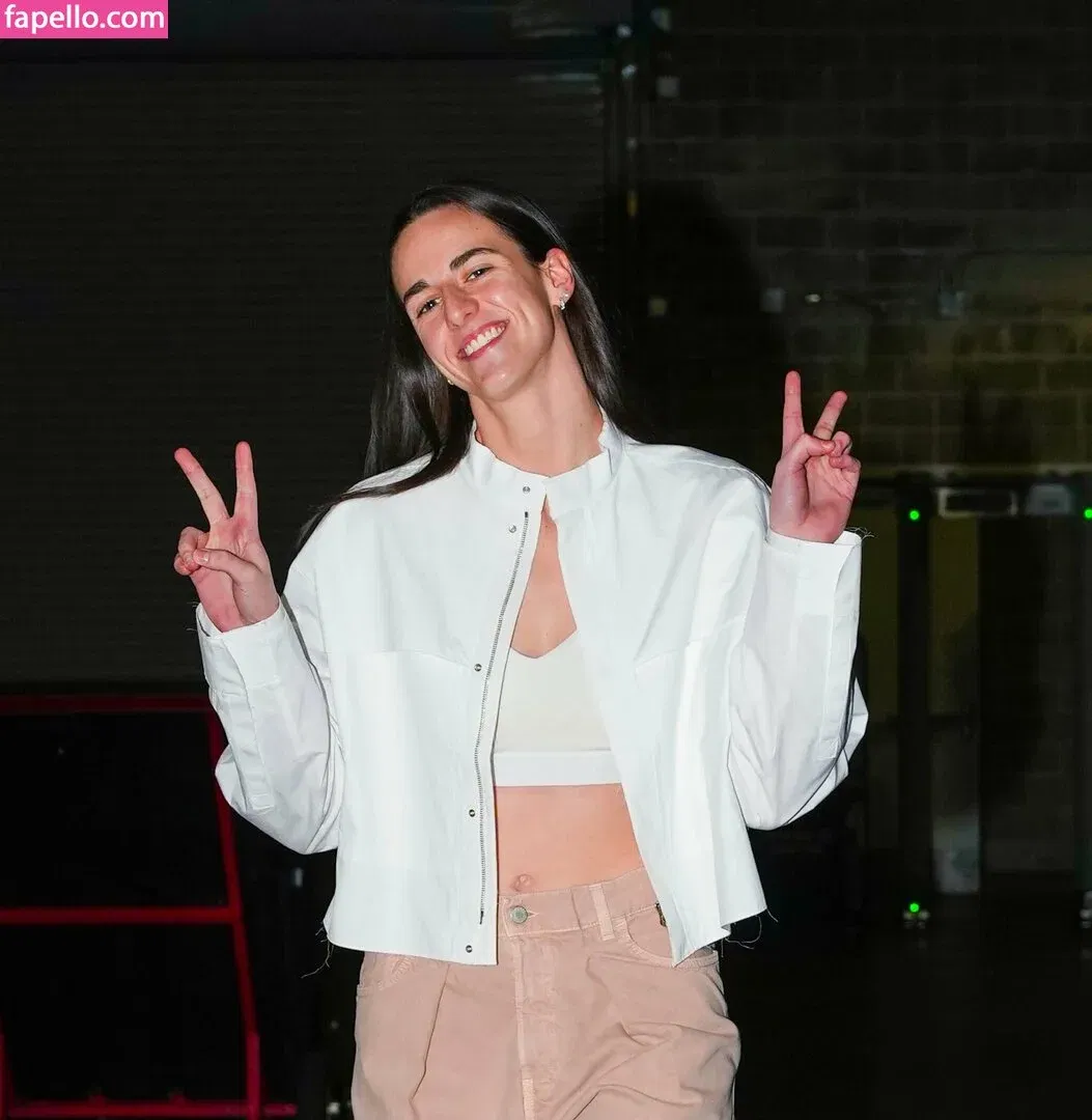 caitlinclark22 / heluvstikax Onlyfans Photo Gallery 