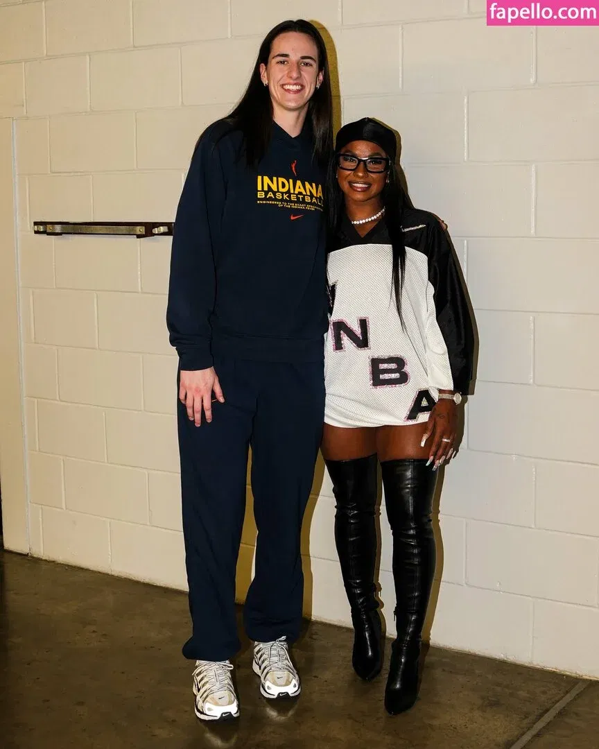 caitlinclark22 / heluvstikax Onlyfans Photo Gallery 