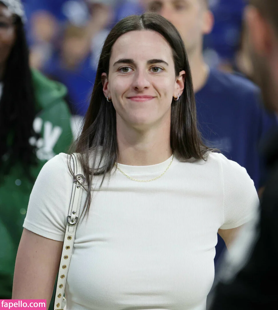 caitlinclark22 / heluvstikax Onlyfans Photo Gallery 