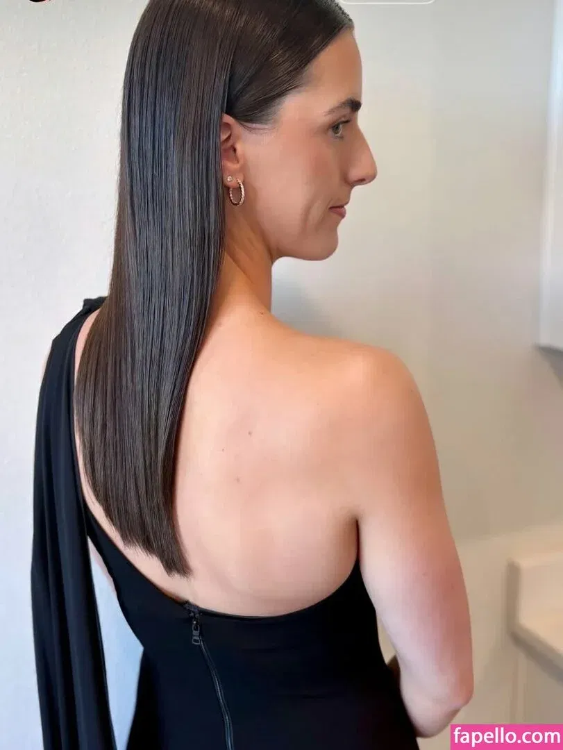 caitlinclark22 / heluvstikax Onlyfans Photo Gallery 