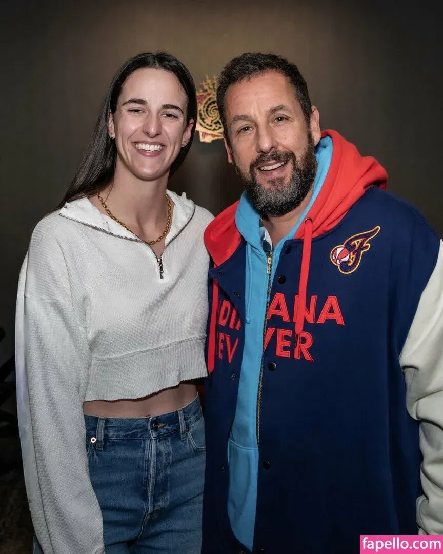 caitlinclark22 / heluvstikax Onlyfans Photo Gallery 