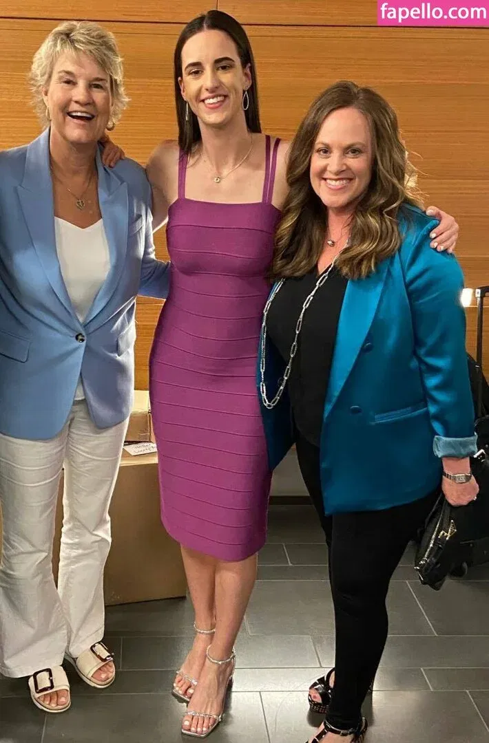 caitlinclark22 / heluvstikax Onlyfans Photo Gallery 