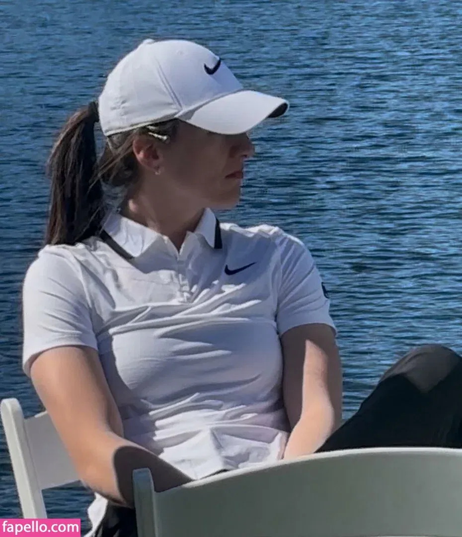 caitlinclark22 / heluvstikax Onlyfans Photo Gallery 