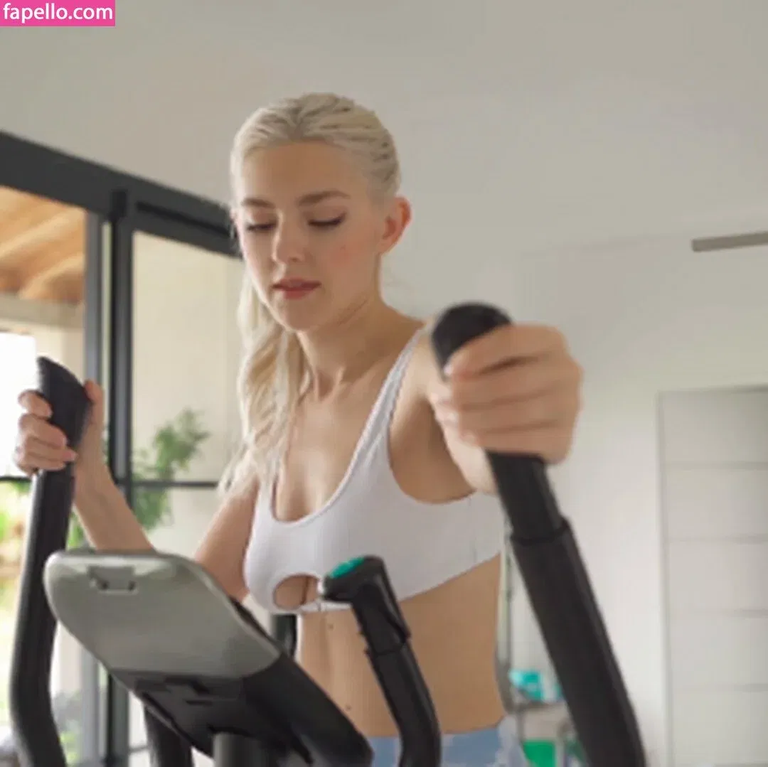 Eva Elfie / EvaElfie / theevaelfie Onlyfans Photo Gallery 