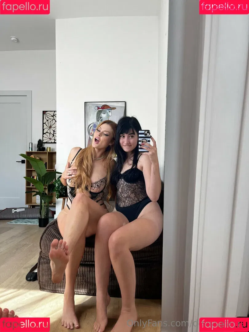 Delilah / Delilahraige / bugsanduggs Onlyfans Photo Gallery 