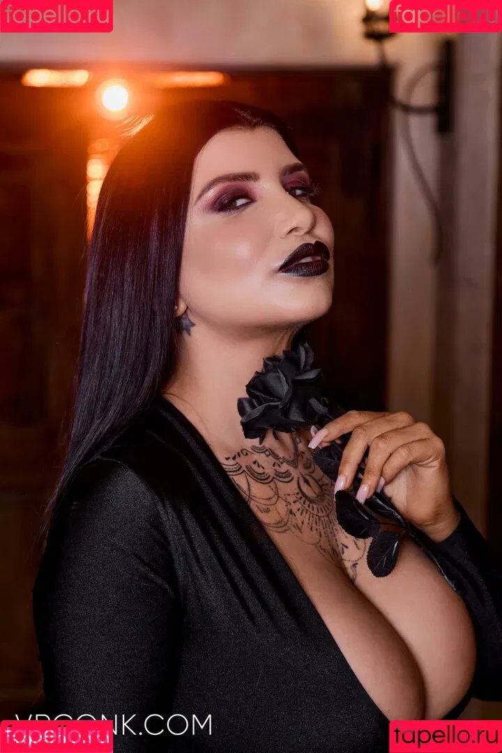 Romi Rain / romi_rain / romi_rain_6x Onlyfans Photo Gallery 