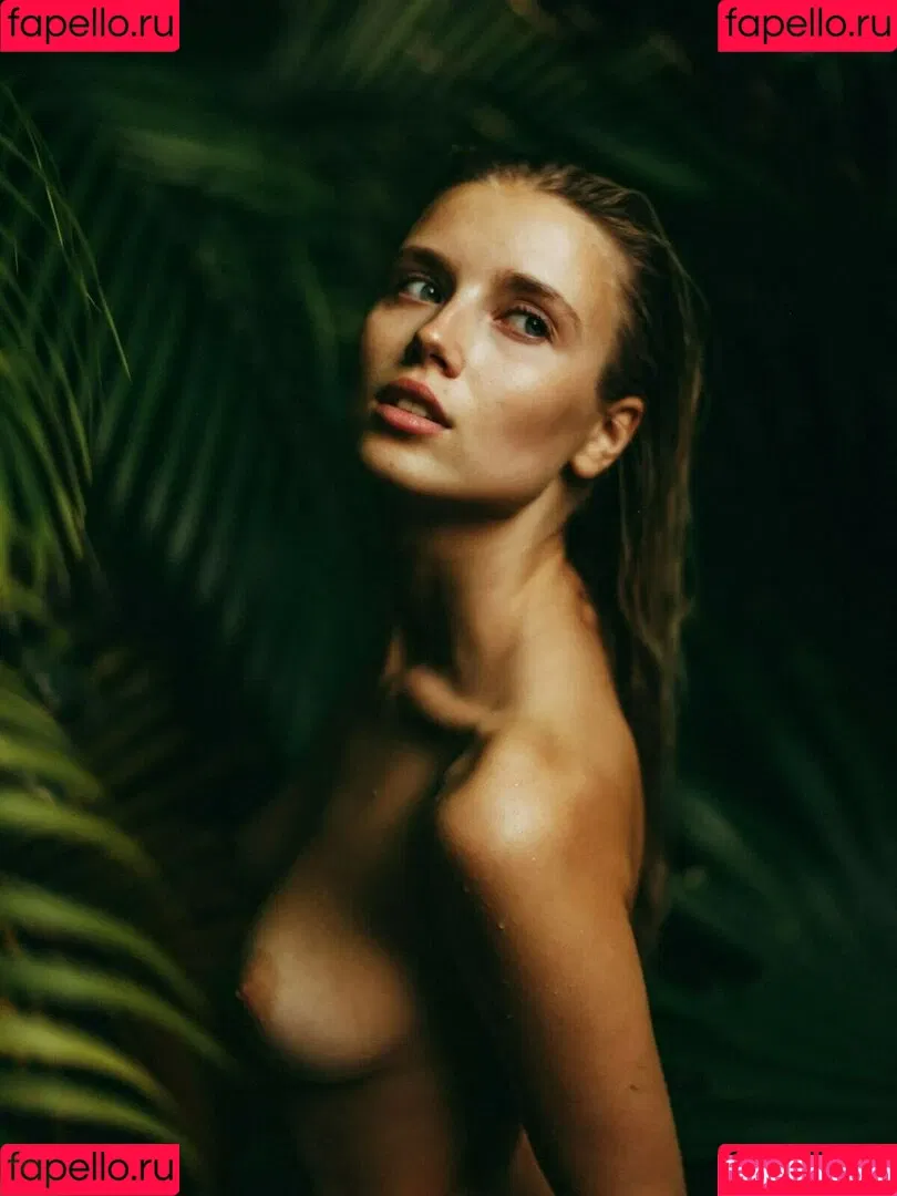 Polina Malinovskaya / polinamalinovskaya Onlyfans Photo Gallery 