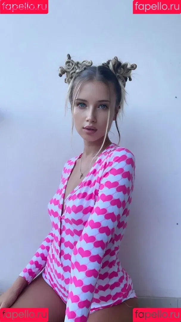 Polina Malinovskaya / polinamalinovskaya Onlyfans Photo Gallery 