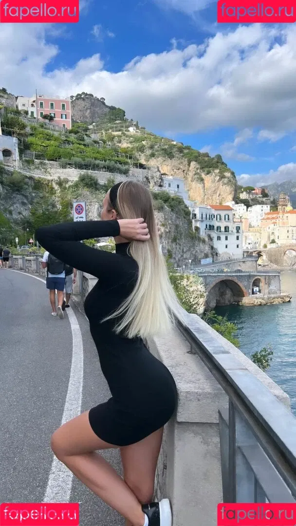 Polina Malinovskaya / polinamalinovskaya Onlyfans Photo Gallery 