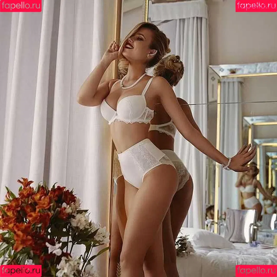 Polina Malinovskaya / polinamalinovskaya Onlyfans Photo Gallery 