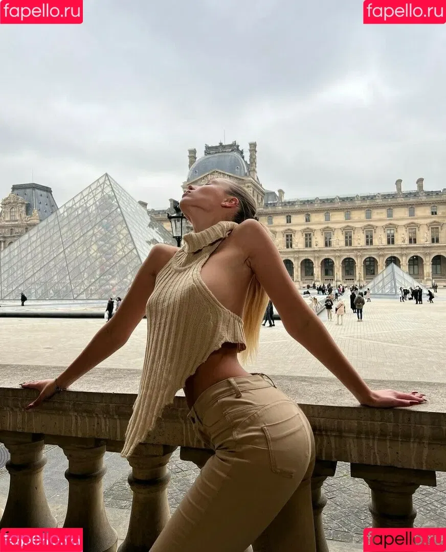 Polina Malinovskaya / polinamalinovskaya Onlyfans Photo Gallery 