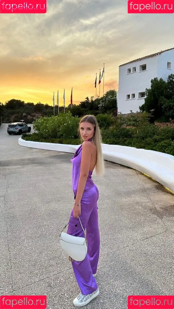 Polina Malinovskaya / polinamalinovskaya Onlyfans Photo Gallery 