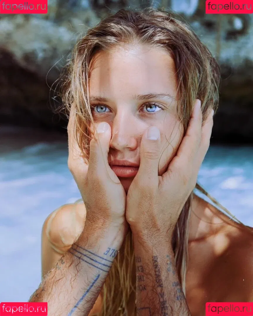 Polina Malinovskaya / polinamalinovskaya Onlyfans Photo Gallery 