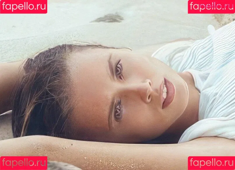 Polina Malinovskaya / polinamalinovskaya Onlyfans Photo Gallery 