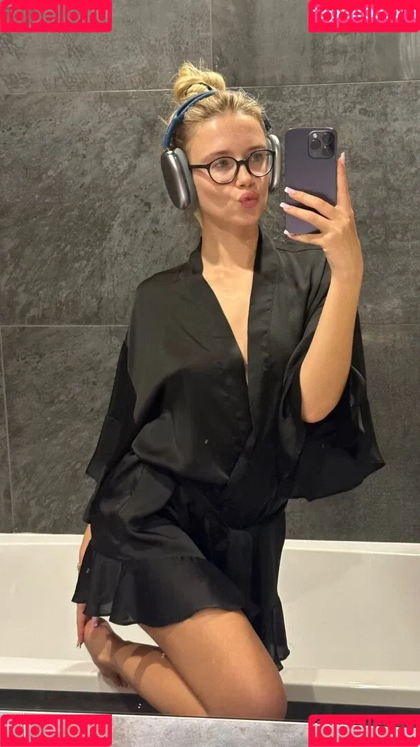 Polina Malinovskaya / polinamalinovskaya Onlyfans Photo Gallery 