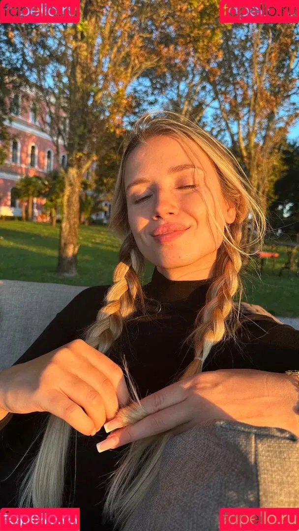 Polina Malinovskaya / polinamalinovskaya Onlyfans Photo Gallery 