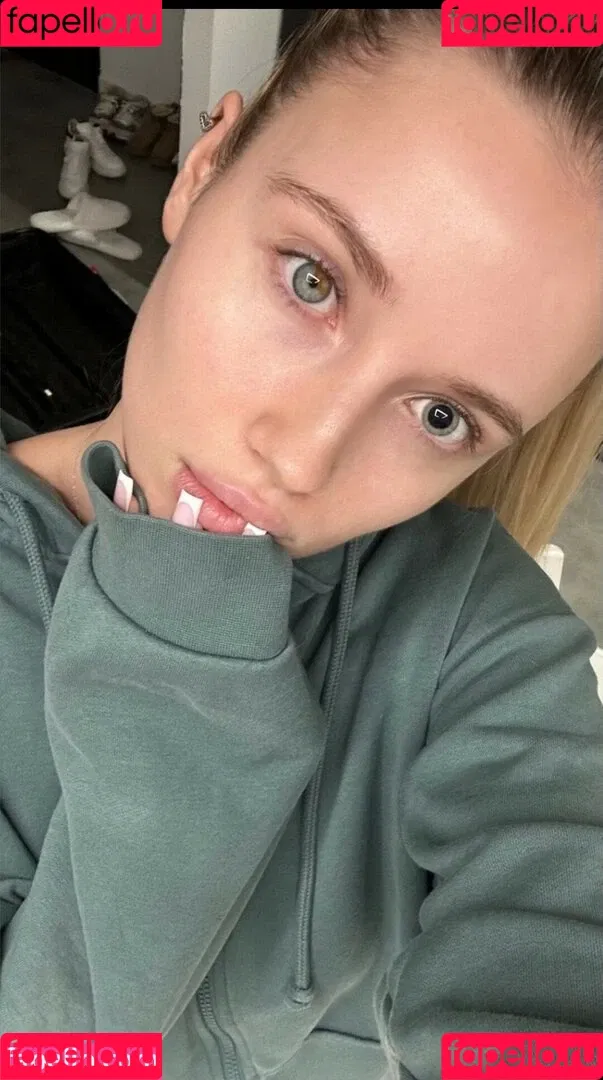 Polina Malinovskaya / polinamalinovskaya Onlyfans Photo Gallery 