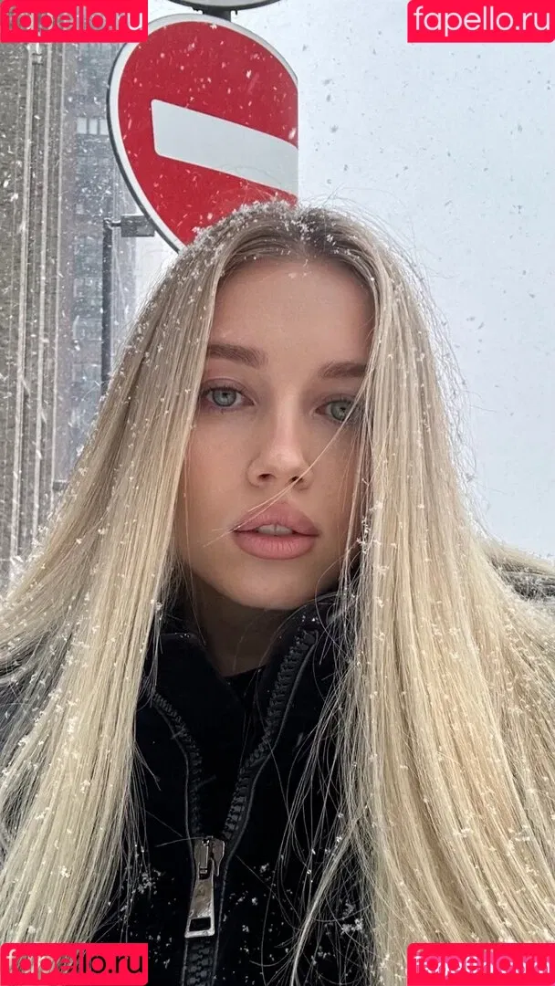 Polina Malinovskaya / polinamalinovskaya Onlyfans Photo Gallery 