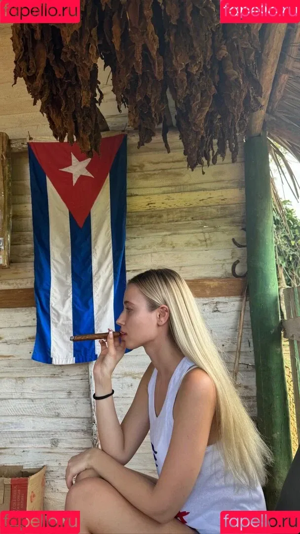 Polina Malinovskaya / polinamalinovskaya Onlyfans Photo Gallery 