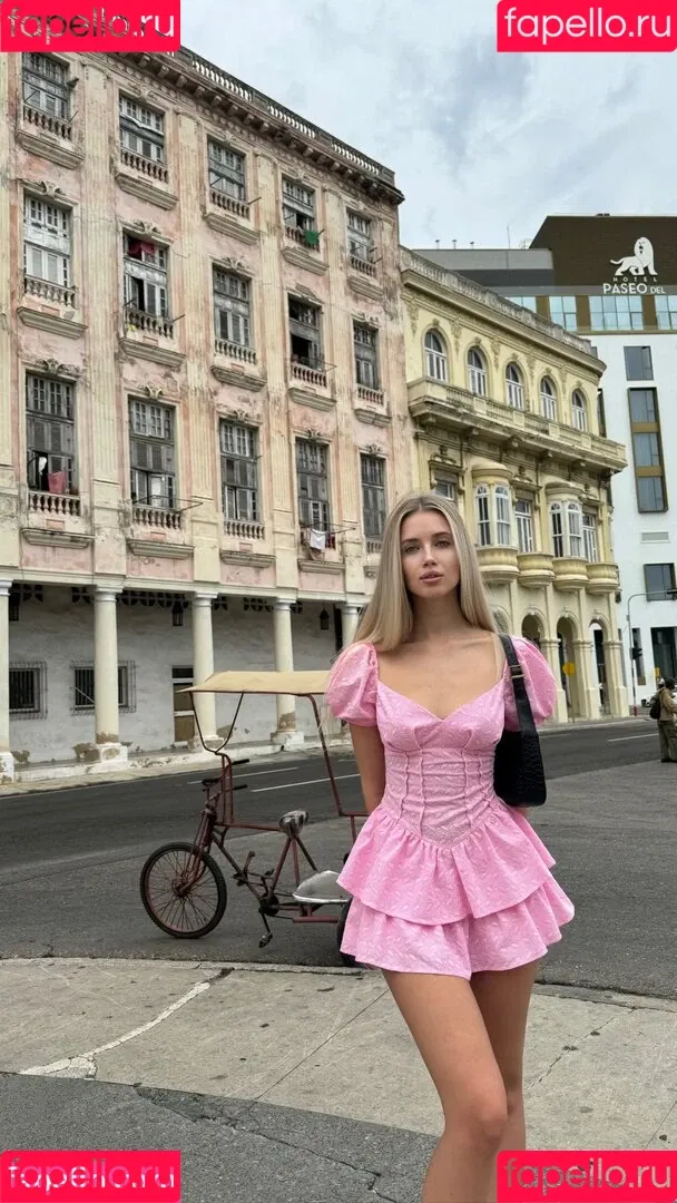 Polina Malinovskaya / polinamalinovskaya Onlyfans Photo Gallery 