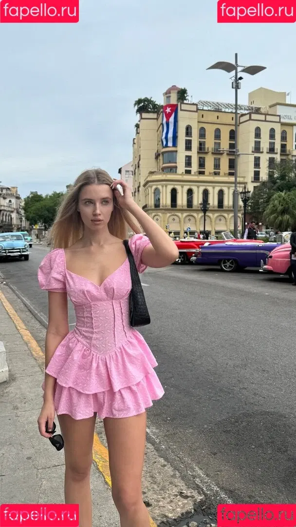 Polina Malinovskaya / polinamalinovskaya Onlyfans Photo Gallery 