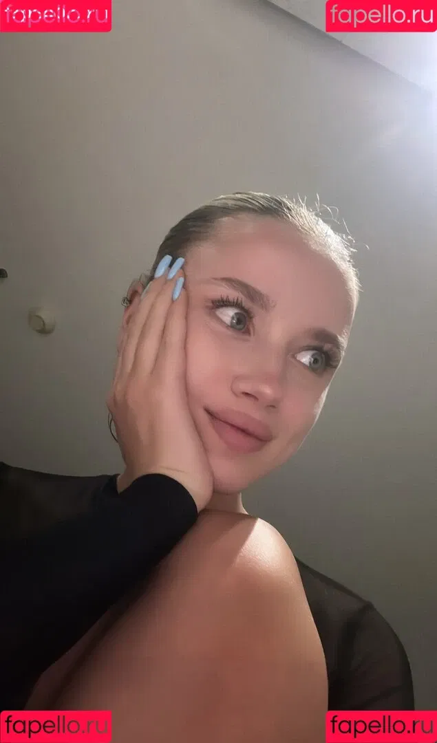 Polina Malinovskaya / polinamalinovskaya Onlyfans Photo Gallery 