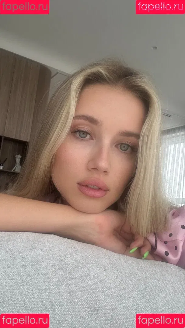 Polina Malinovskaya / polinamalinovskaya Onlyfans Photo Gallery 