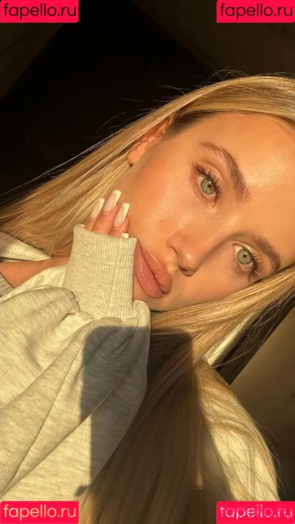 Polina Malinovskaya / polinamalinovskaya Onlyfans Photo Gallery 