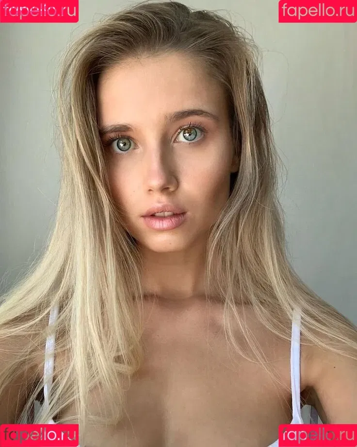 Polina Malinovskaya / polinamalinovskaya Onlyfans Photo Gallery 