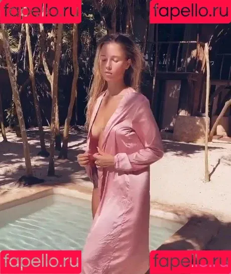 Polina Malinovskaya / polinamalinovskaya Onlyfans Photo Gallery 