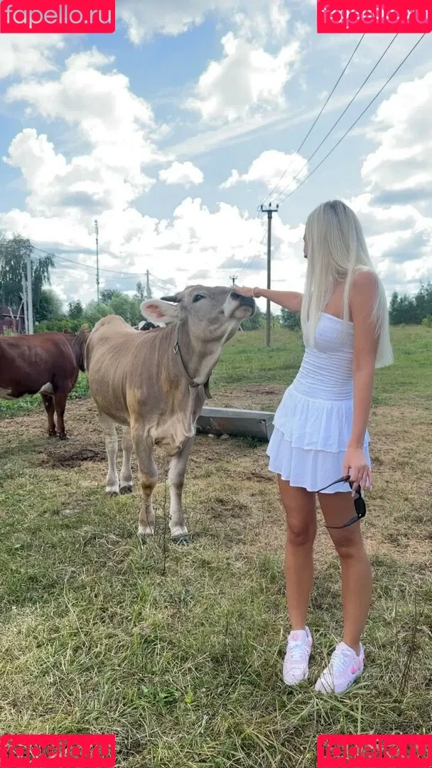 Polina Malinovskaya / polinamalinovskaya Onlyfans Photo Gallery 