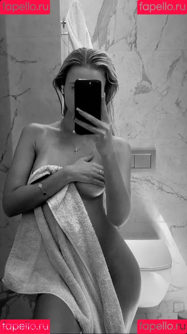 Polina Malinovskaya / polinamalinovskaya Onlyfans Photo Gallery 