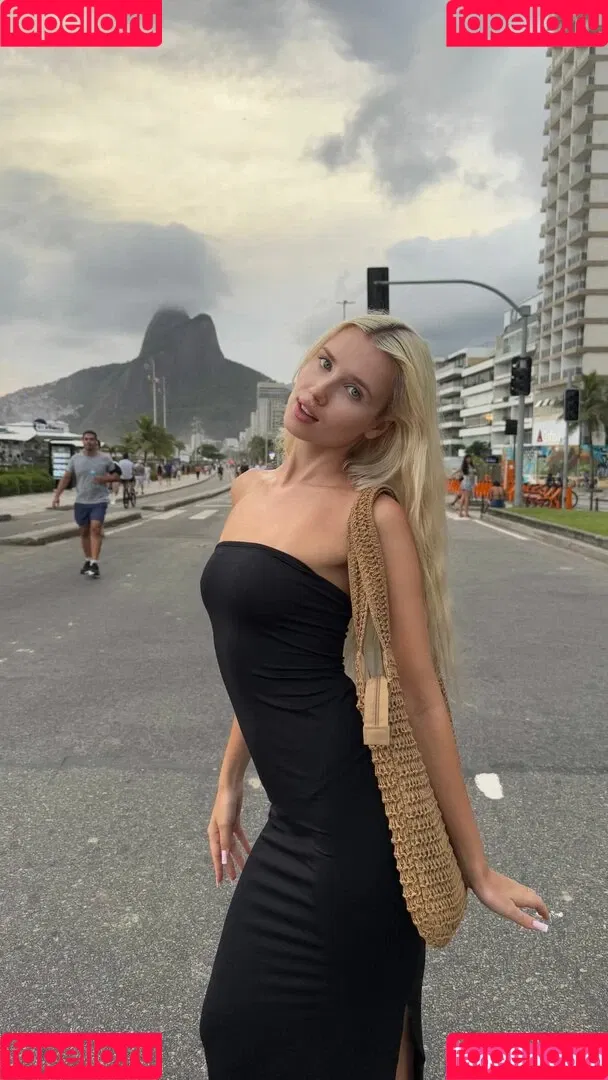 Polina Malinovskaya / polinamalinovskaya Onlyfans Photo Gallery 